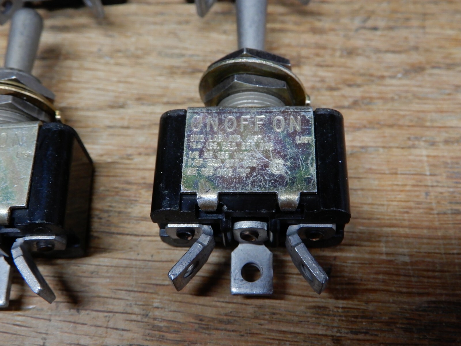 Micro Switch Toggles Qty 4 NOS 1511TS-1 ON-Off-ON SPDT Missing Screws