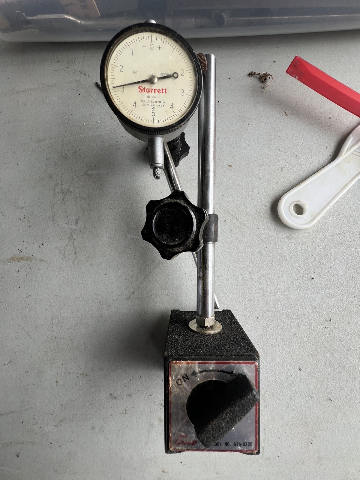 Starrett No. 25-111-S  .025" dial indicator with enco magnetic base
