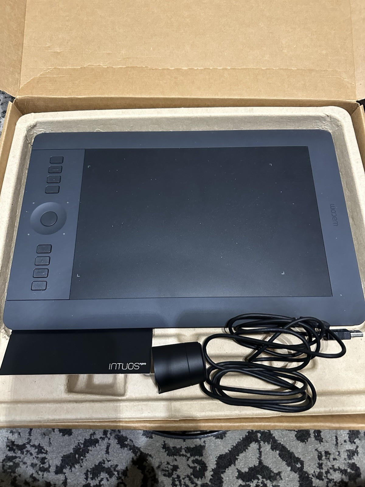 Wacom PTH-651 Intuos Pro Digital Graphic Drawing Tablet And Discs