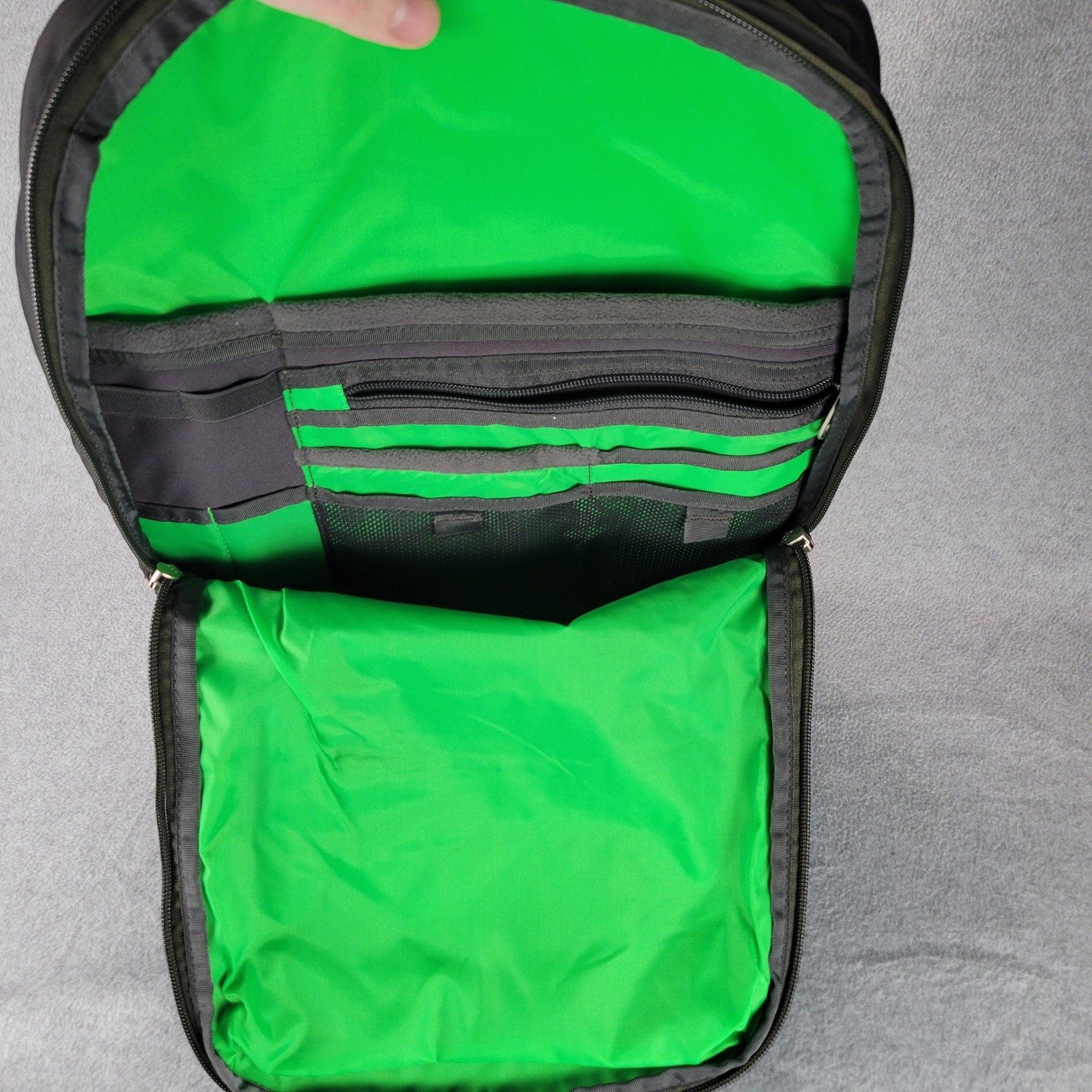 The North Face Microbyte Backpack Black Olive Green Laptop Daypack FlexVent