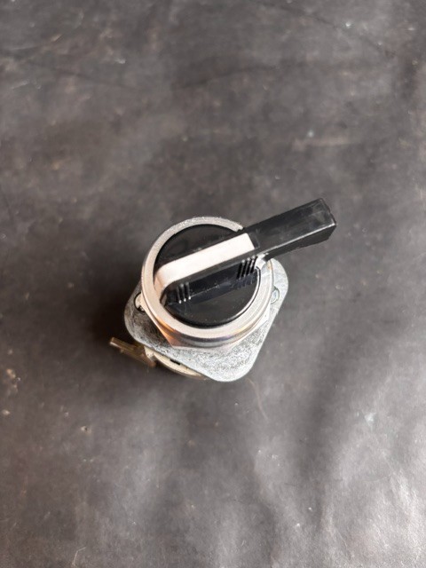 ALLEN BRADLEY 800T-J17 SELECTOR SWITCH ($15 OBO)