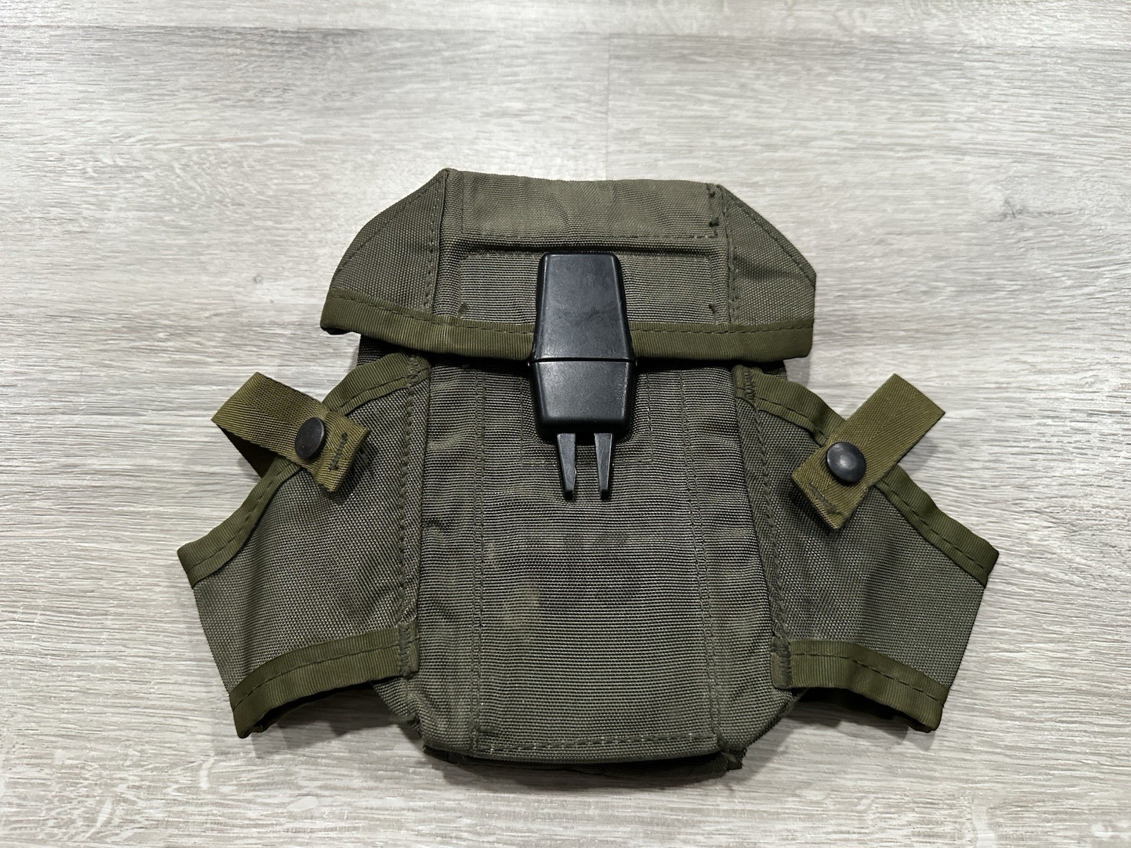 BGA33 ORIGINAL POST VIETNAM WAR US ARMY 20RD MAGAZINE AMMO NYLON BELT POUCH
