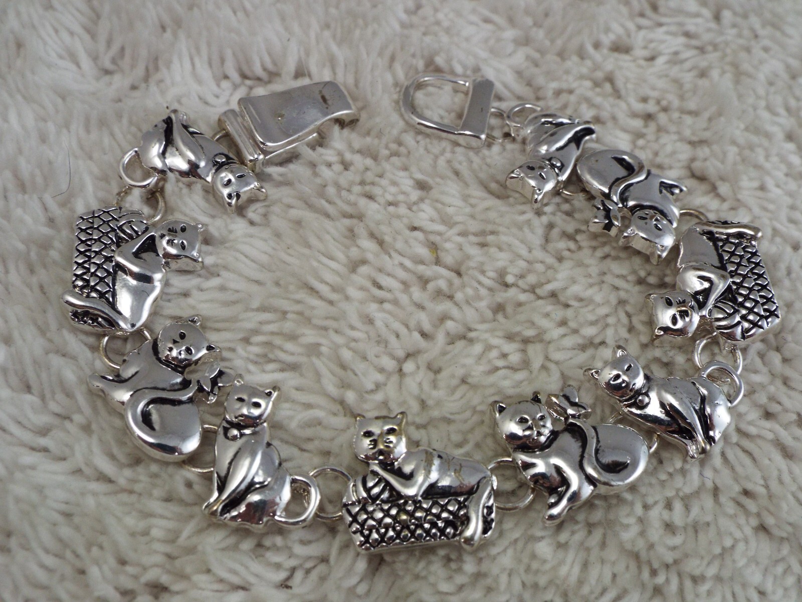 Silvertone Cat Link Bracelet (G10)