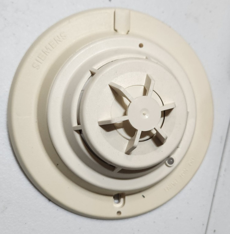 SIEMENS HFPT-11 Fire Alarm Smoke Heat Detector with Base Warranty Many Available
