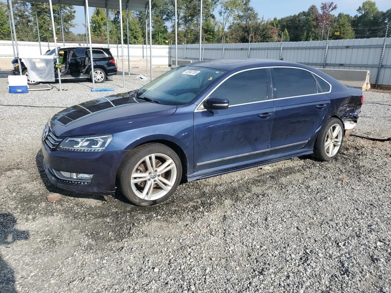 PASSAT    2015 Glove Box 4890396