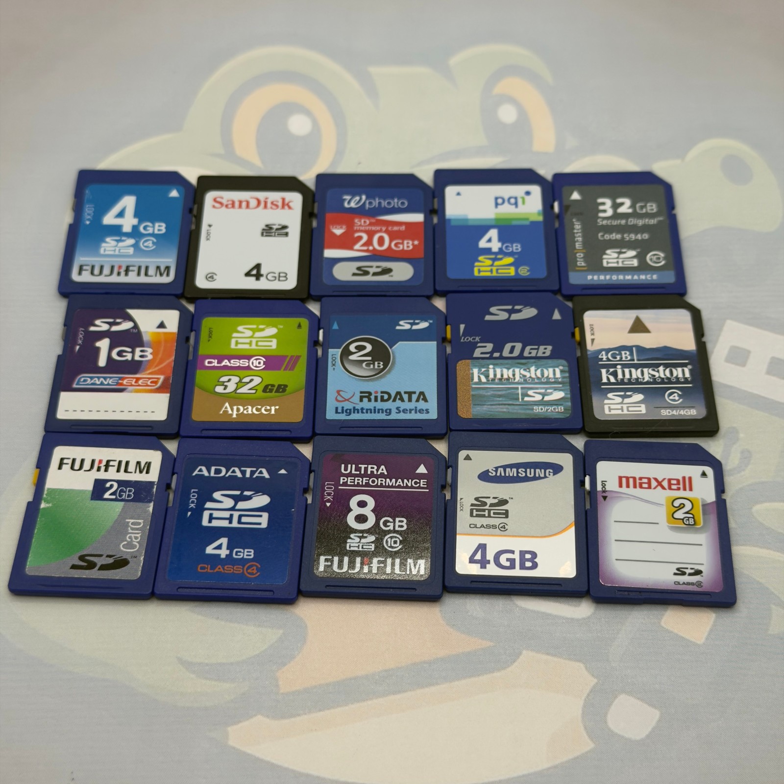 Lot of 15 Miscellaneous SD Cards Brands Include Sandisk Lexar - Untested - GC586