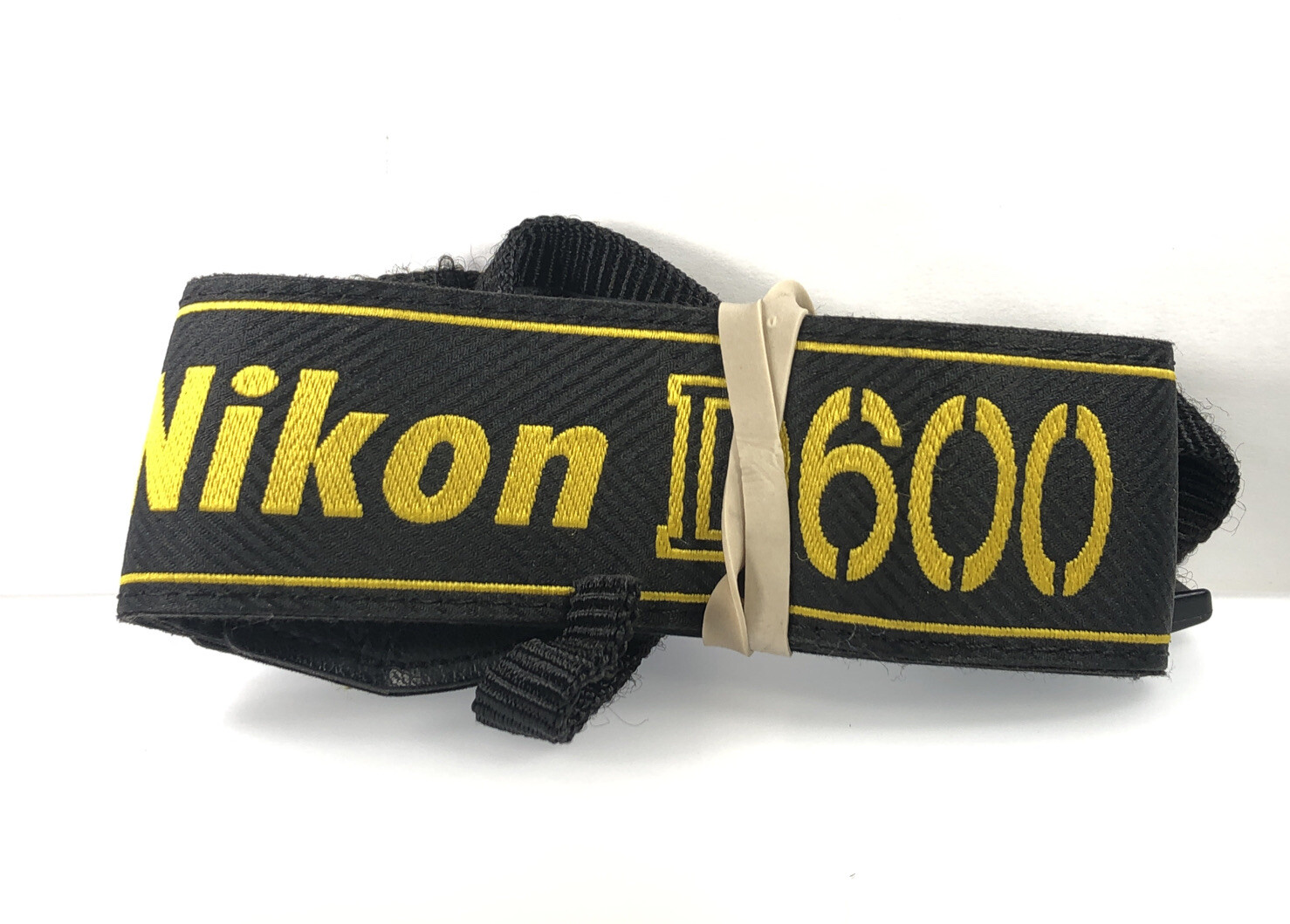 Genuine Nikon AN-DC8 1.5" Black/Yellow Neck/Shoulder Strap for Nikon D600