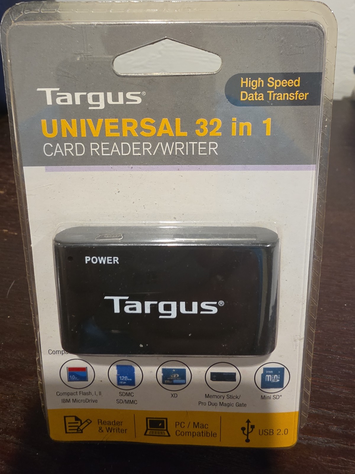 TARGUS UNIVERSAL 32 - IN - 1 CARD READER / WRITER (NEW) High SPEED data transfer
