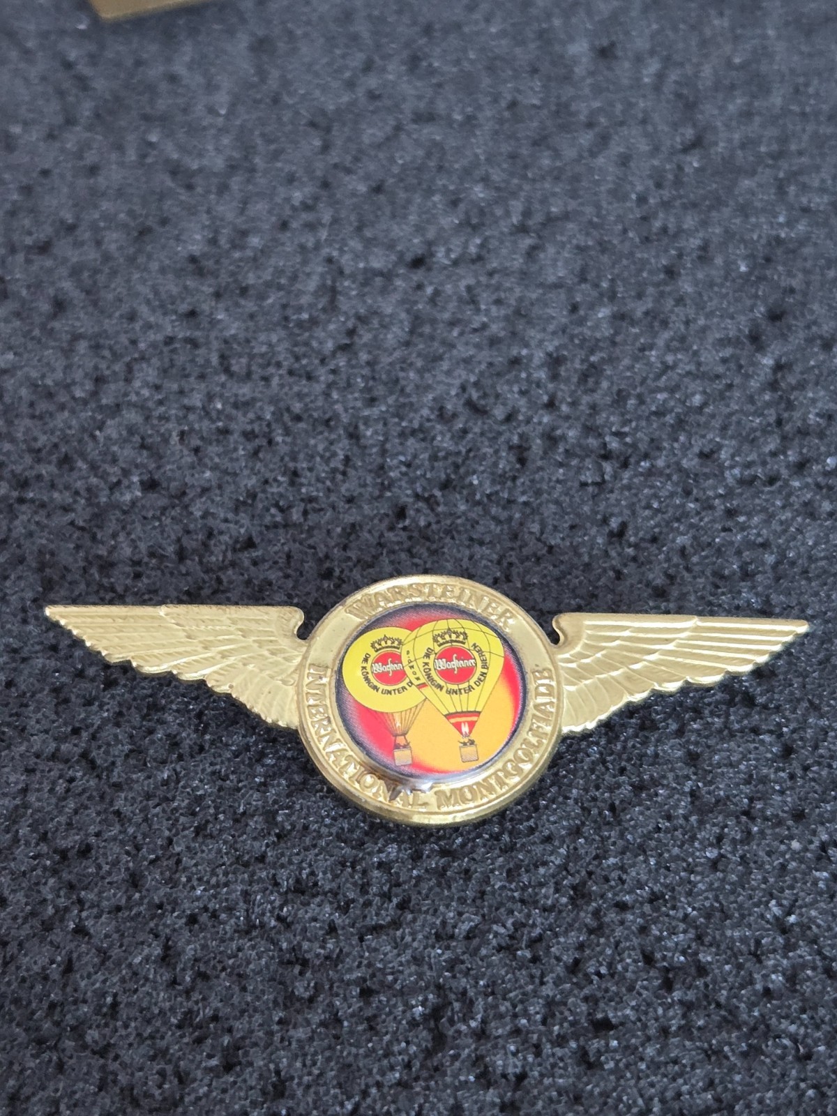 WIM ➔ WARSTEINER balloon pin ➔ from collection * 23967