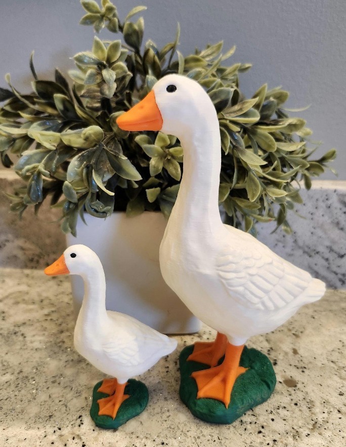 7-Inch Mini Desk Goose Decor - Perfect Gift for Home and Office
