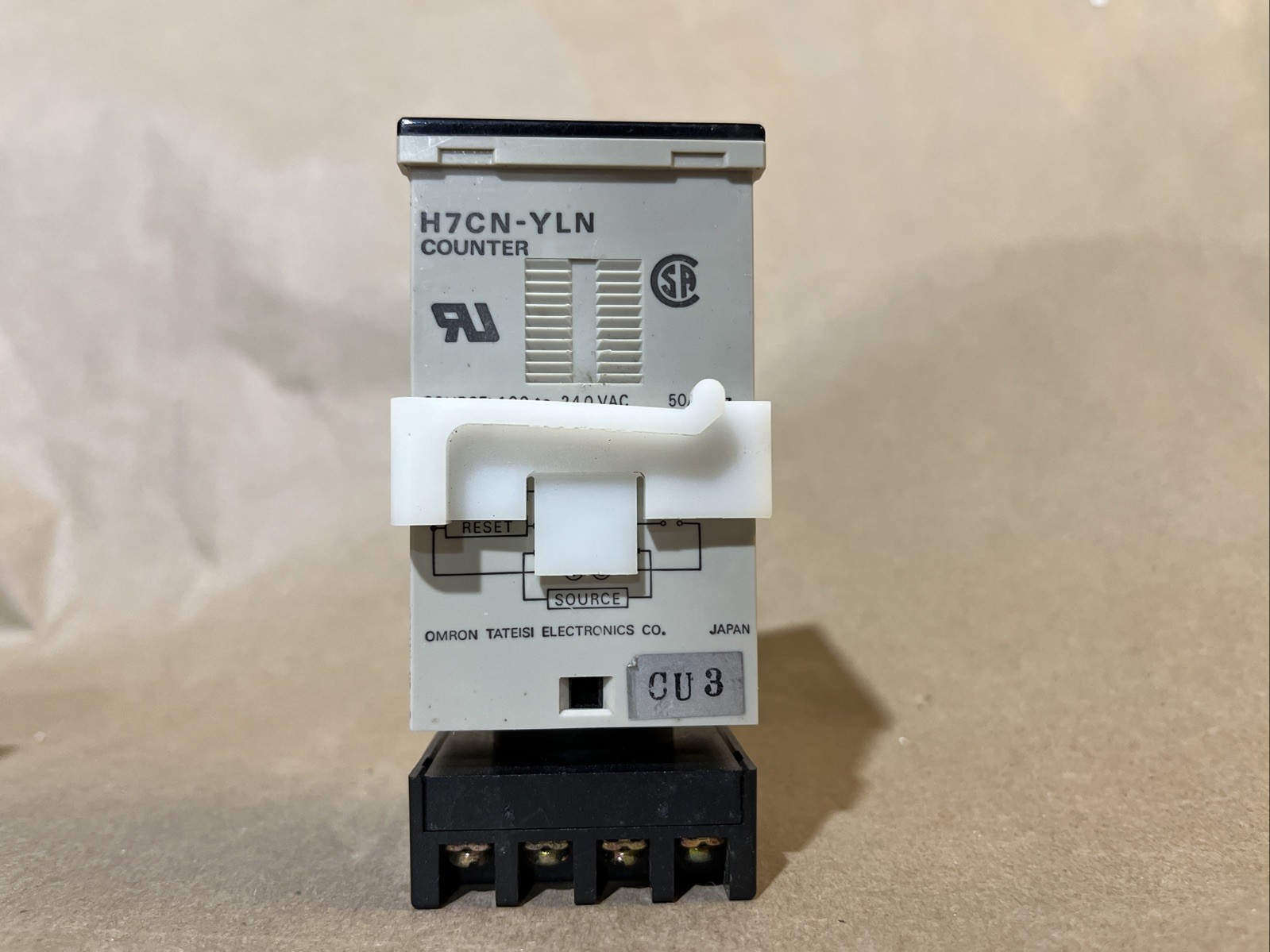 Used OMRON H7CN-YLN Counter w/ Omron P3G-08 Wiring Block and Mounting Bracket