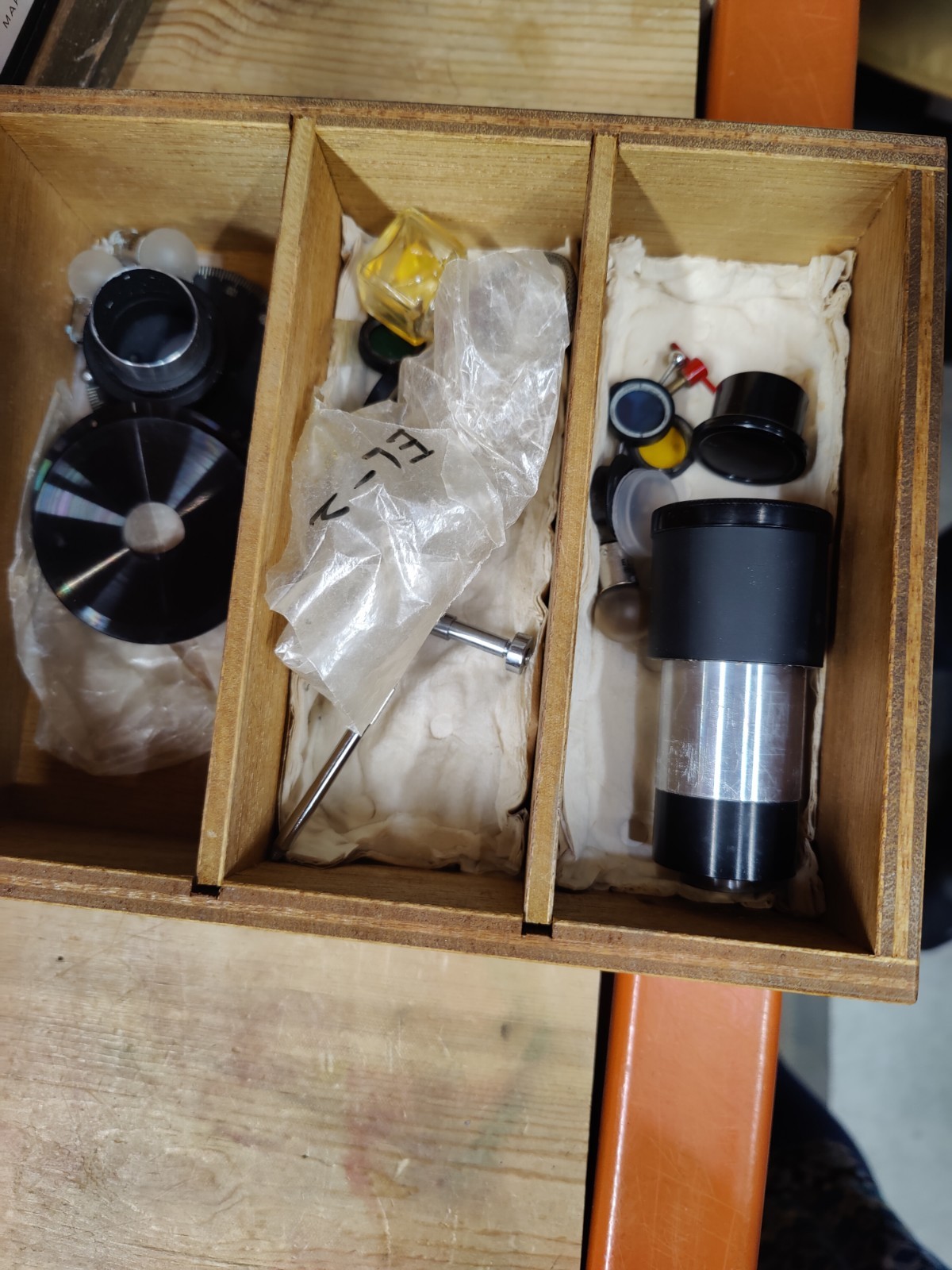 VINTAGE Metallurgical MICROSCOPE IN CASE That Locks With Keys Unitron Polaroid