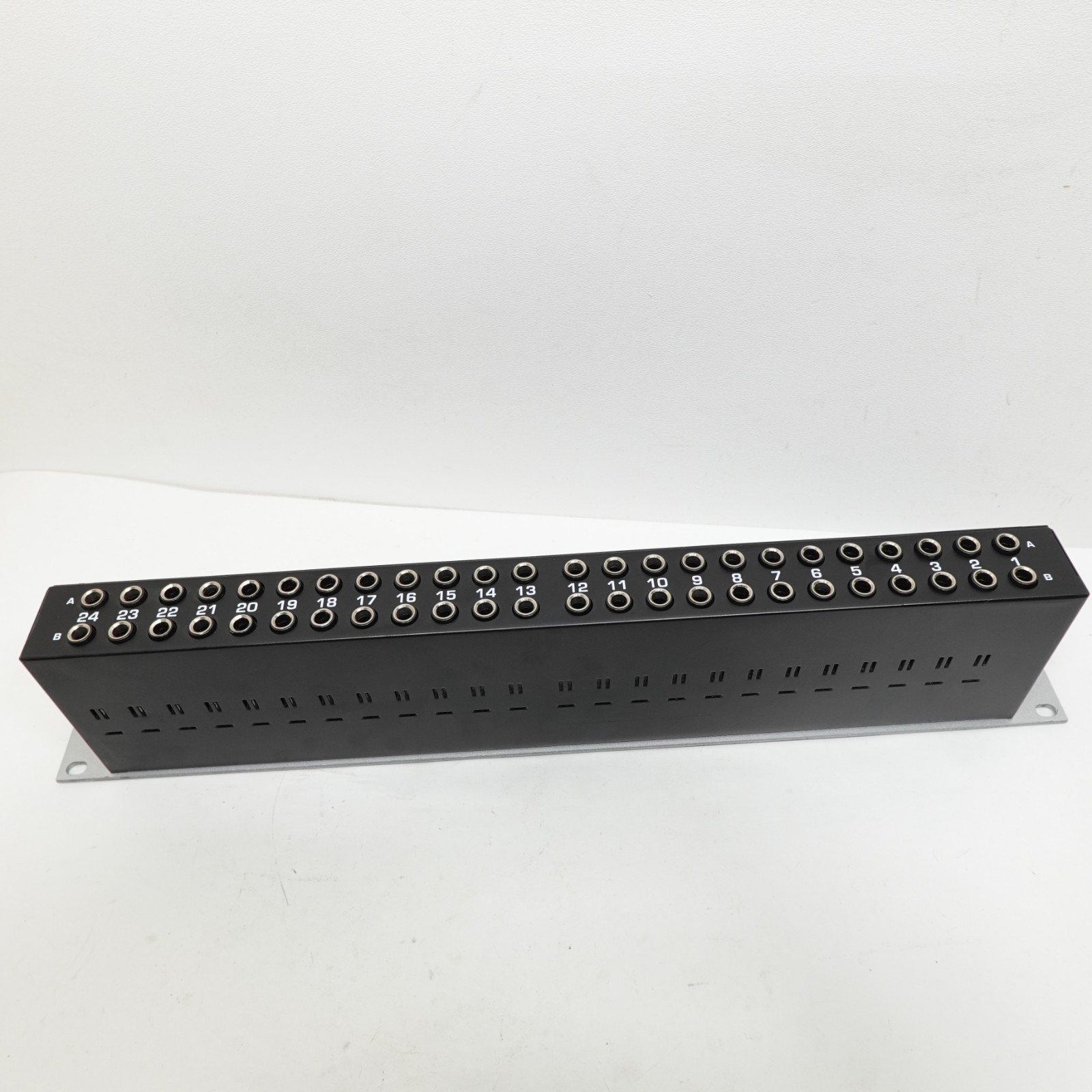 Ultrapatch Pro PX3000 3-Mods Multi-Functional 48-Point Balanced Patchbay