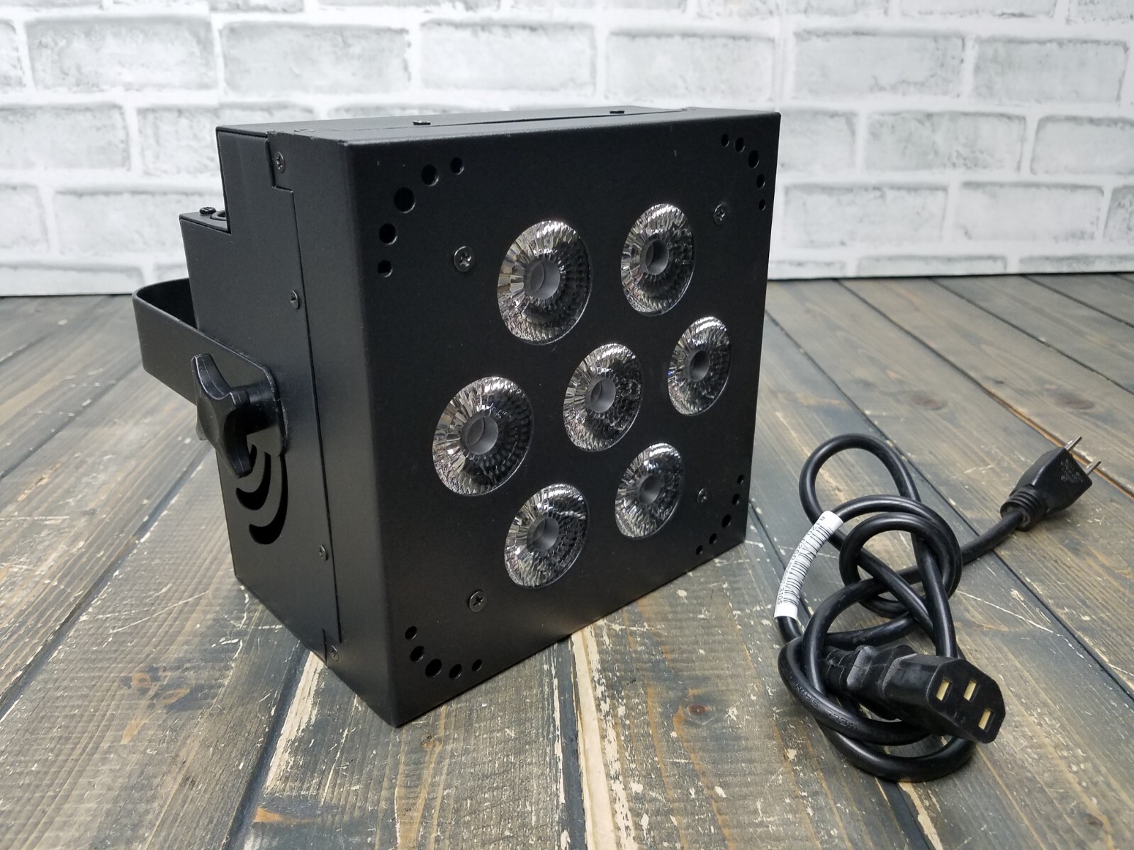 Graci-lite RGBW 7x 10W RGBW LED DMX In with Global Truss SWL-100KG Pole Fixture