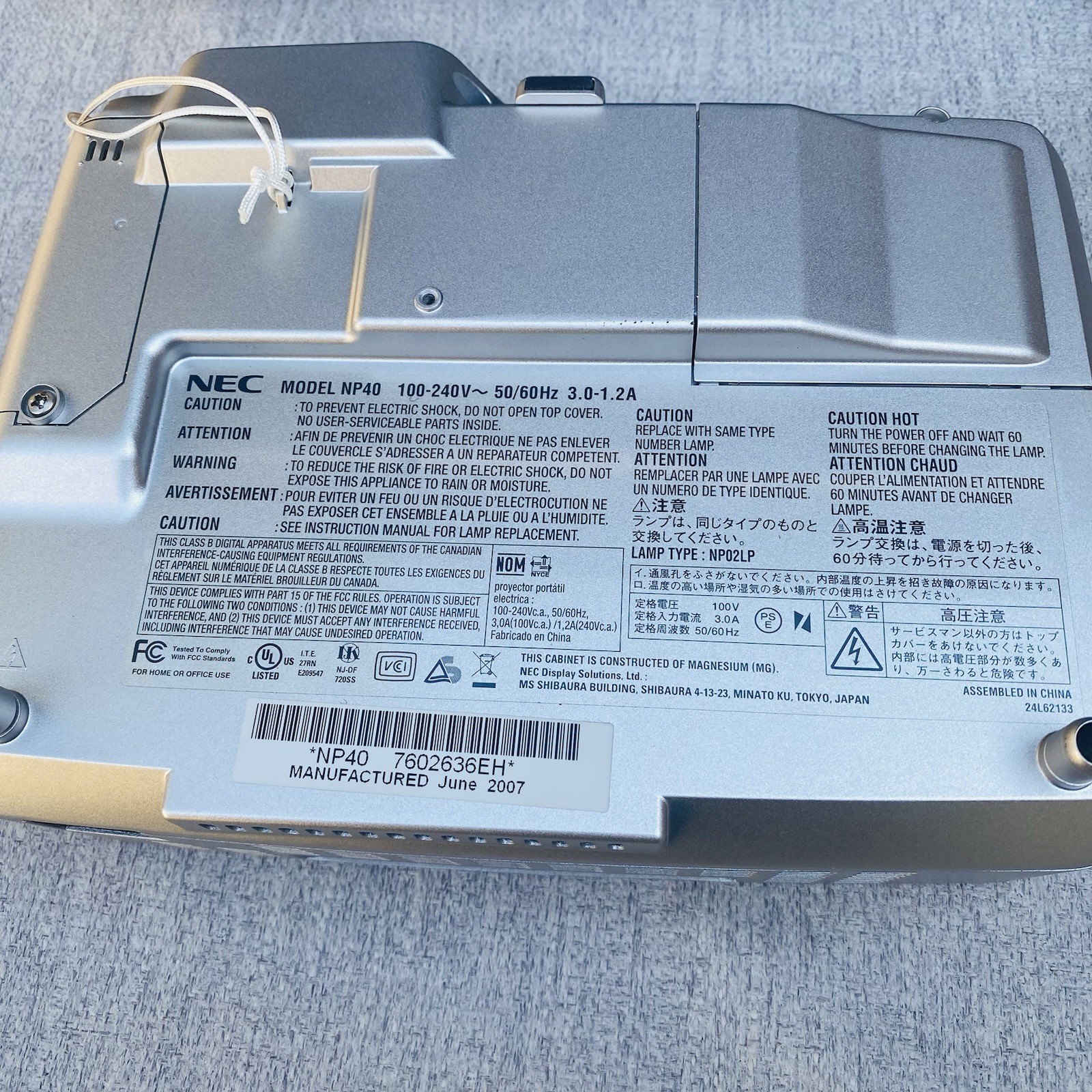 NEC NP40 Portable DLP Projector Bundle Remote Case VGA Cables Manuals 2007
