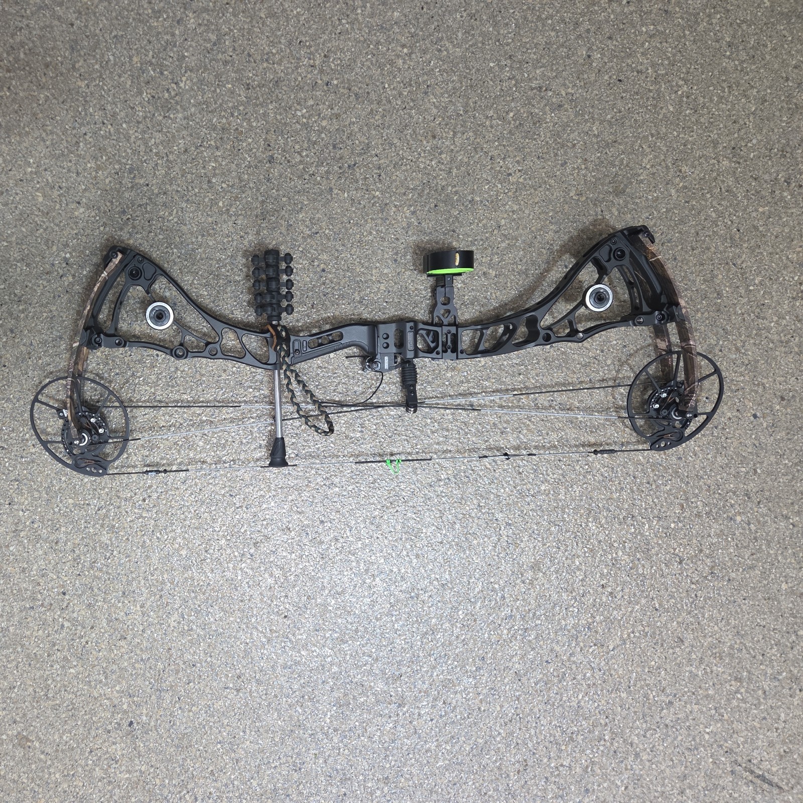 Bowtech CORE SS 40-50# RH Loaded!