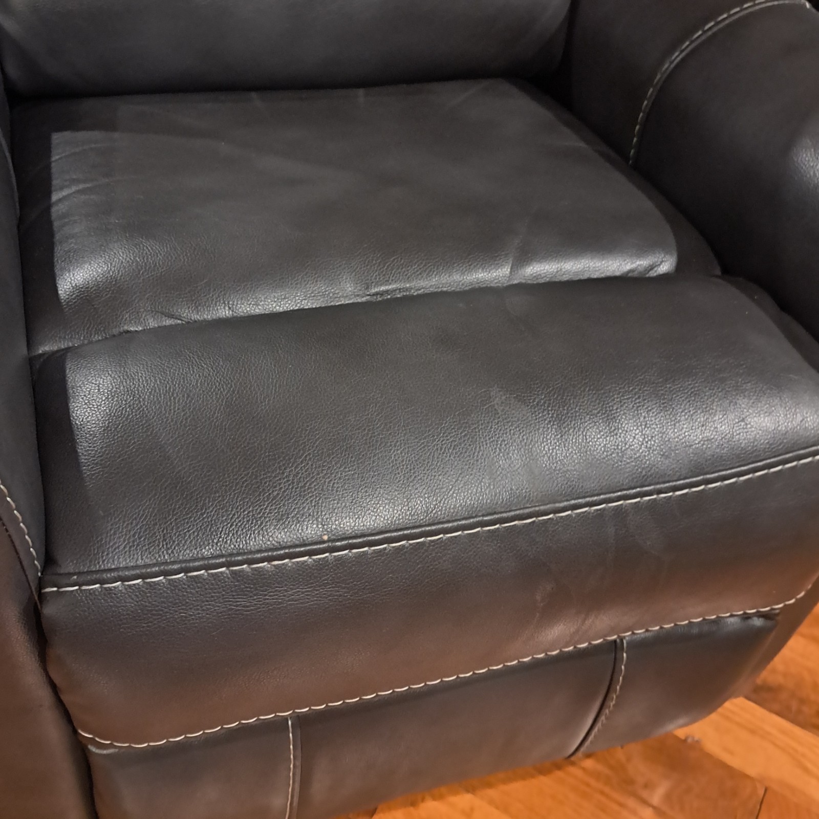 PICKUP: Timberland Leather Recliner – Excellent 🛋️✨