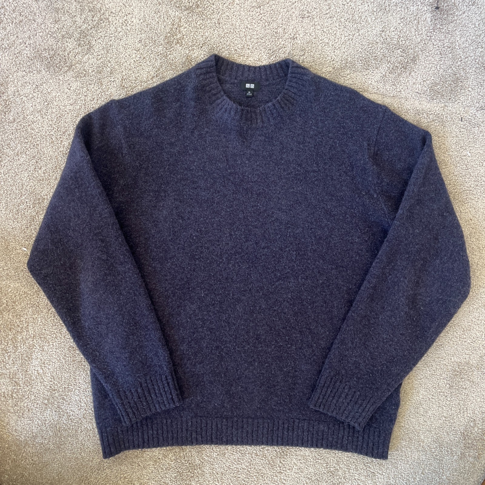 Extra-Large Uniqlo Premium Lambswool Sweater in Excellent Condition