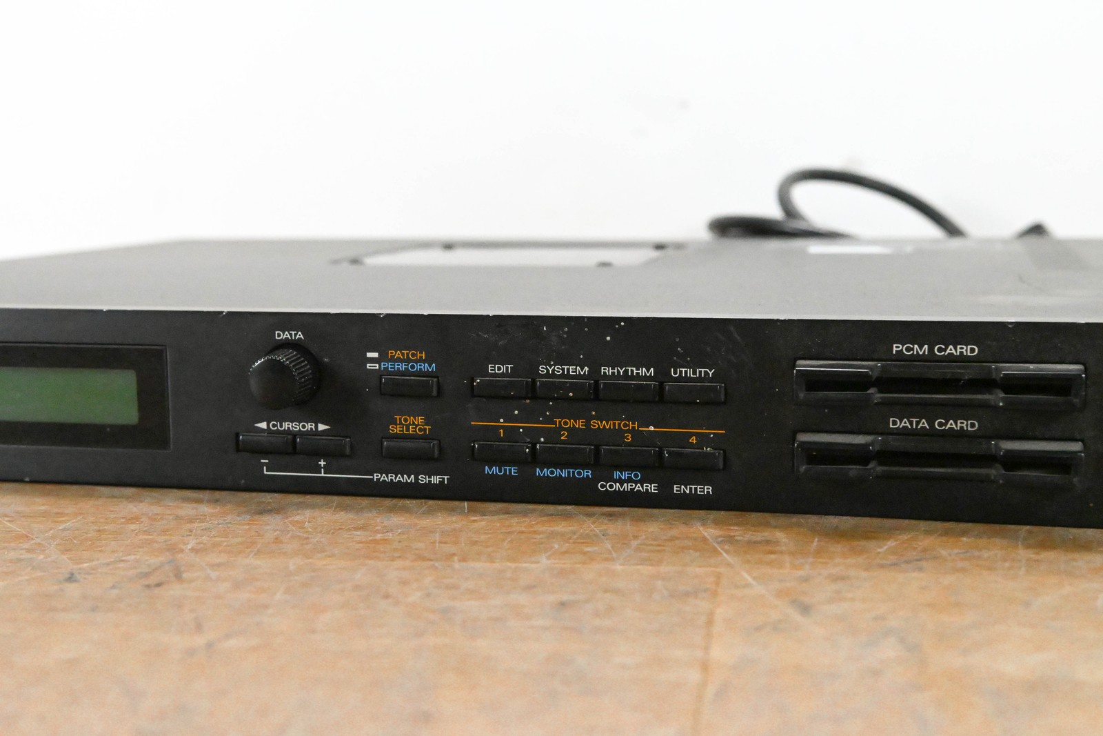 Roland JV-880 Multi Timbral Synthesizer Module CG011TE