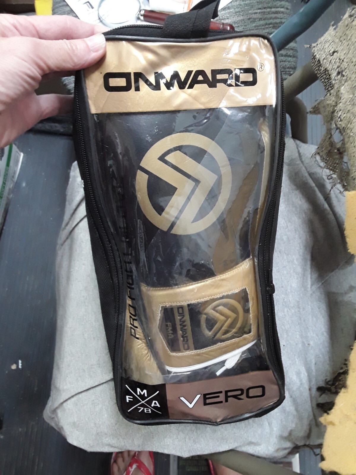 Onward Vero Pro Fight Lace Up Boxing Glove - Leather Professional 8 oz black