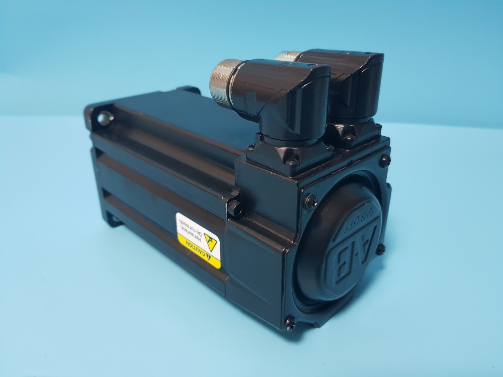 1PC Allen Bradley MP-Series MPL-B330P-SJ72AA SERIES: A Servo Motor PN-12167