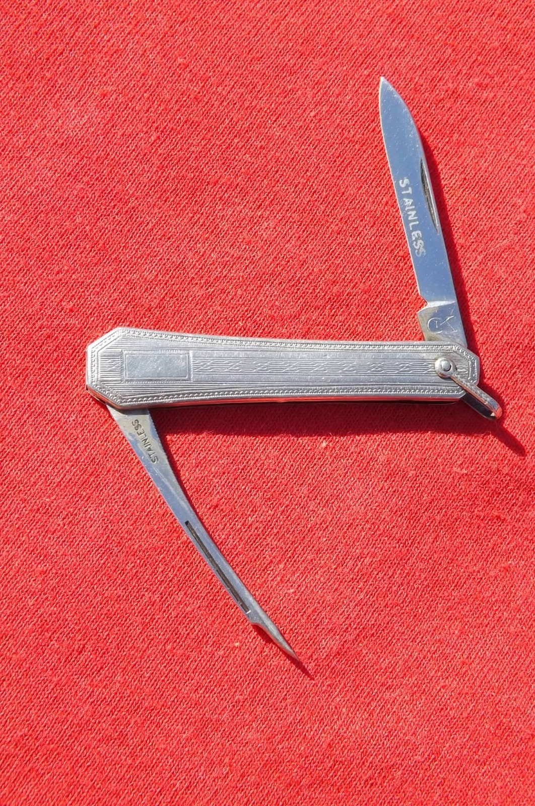 VINTAGE  SMALL GENT'S KNIFE  STAINLESS 2 BLADE W/ PICK BLADE & BAIL  UNUSED