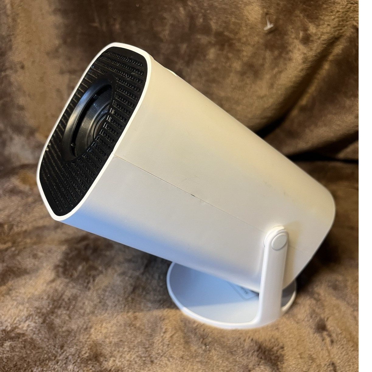 LC6 LCD Desktop Projector White 16:9 Display HDMI USB 100-260V