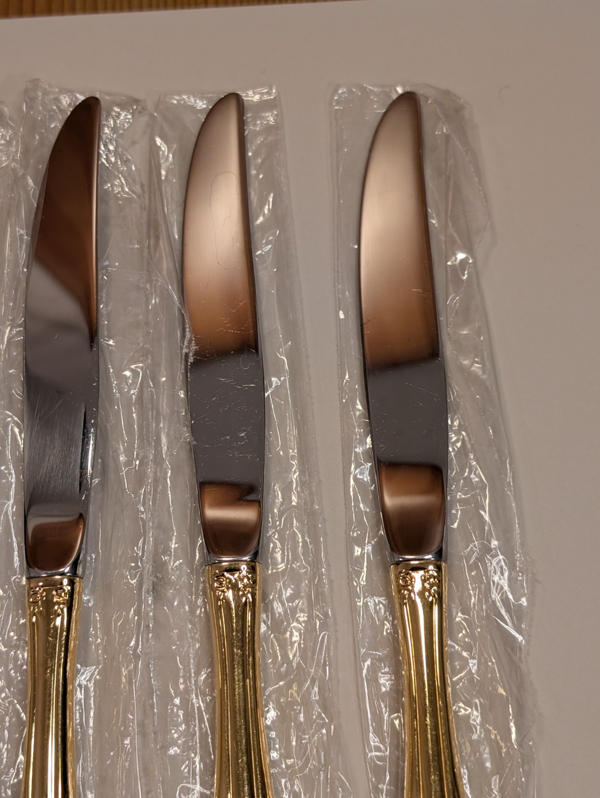 NEW Oneida Community GOLDEN BRAHMS Gold Electroplate Lot of 4 Dinner Knives 9"