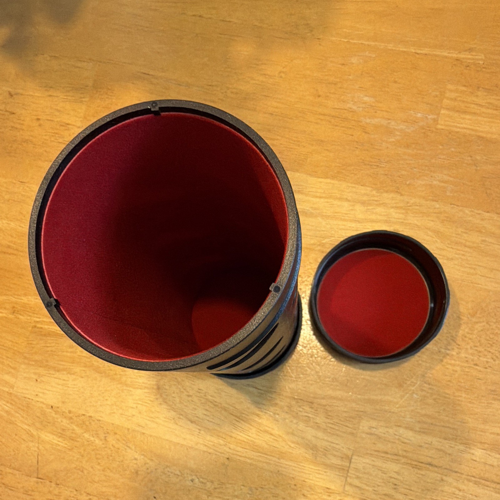 Oakley hard case, round Black/Red, Foam Material.