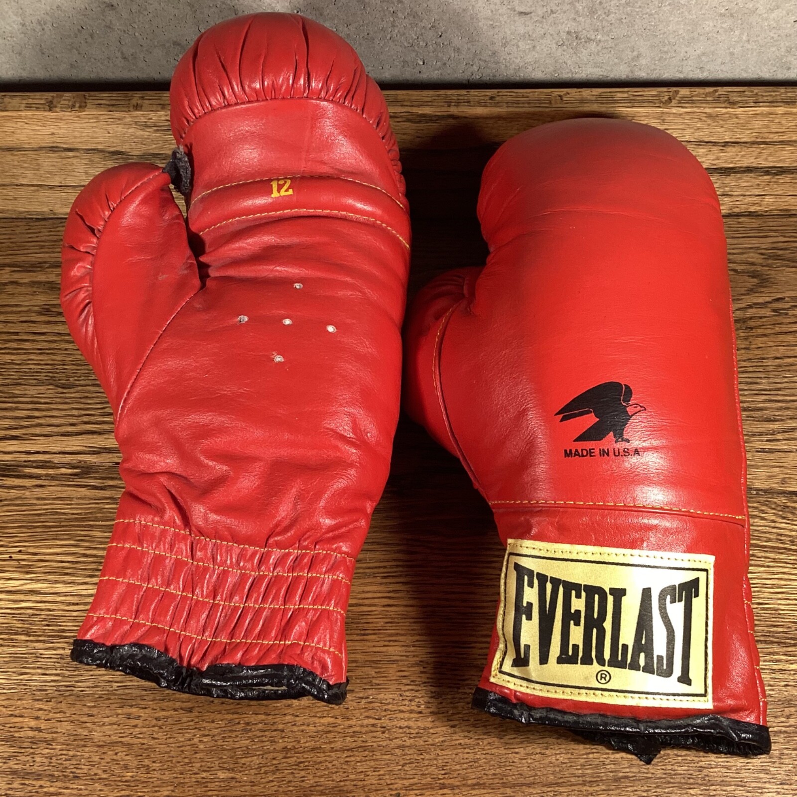 VINTAGE EVERLAST RED BOXING GLOVES 12 OZ YELLOW LABEL MADE IN USA