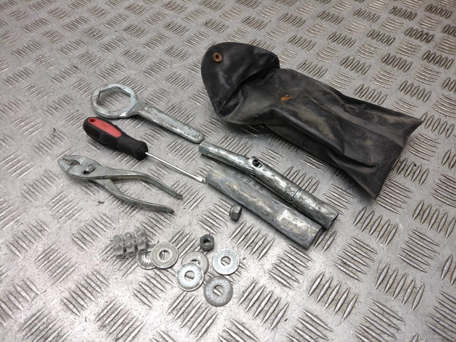 2002 SUZUKI GSXR 600 K2 600 K2 TOOLKIT