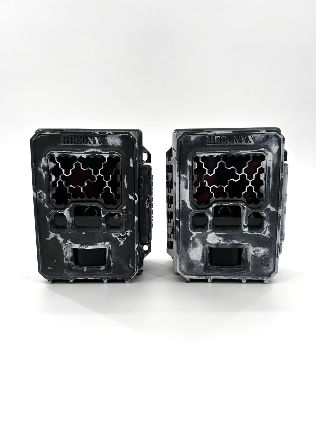 Qty 2 Reconyx HC500 Hyperfire Semi-Covert IR Trail Game Cameras