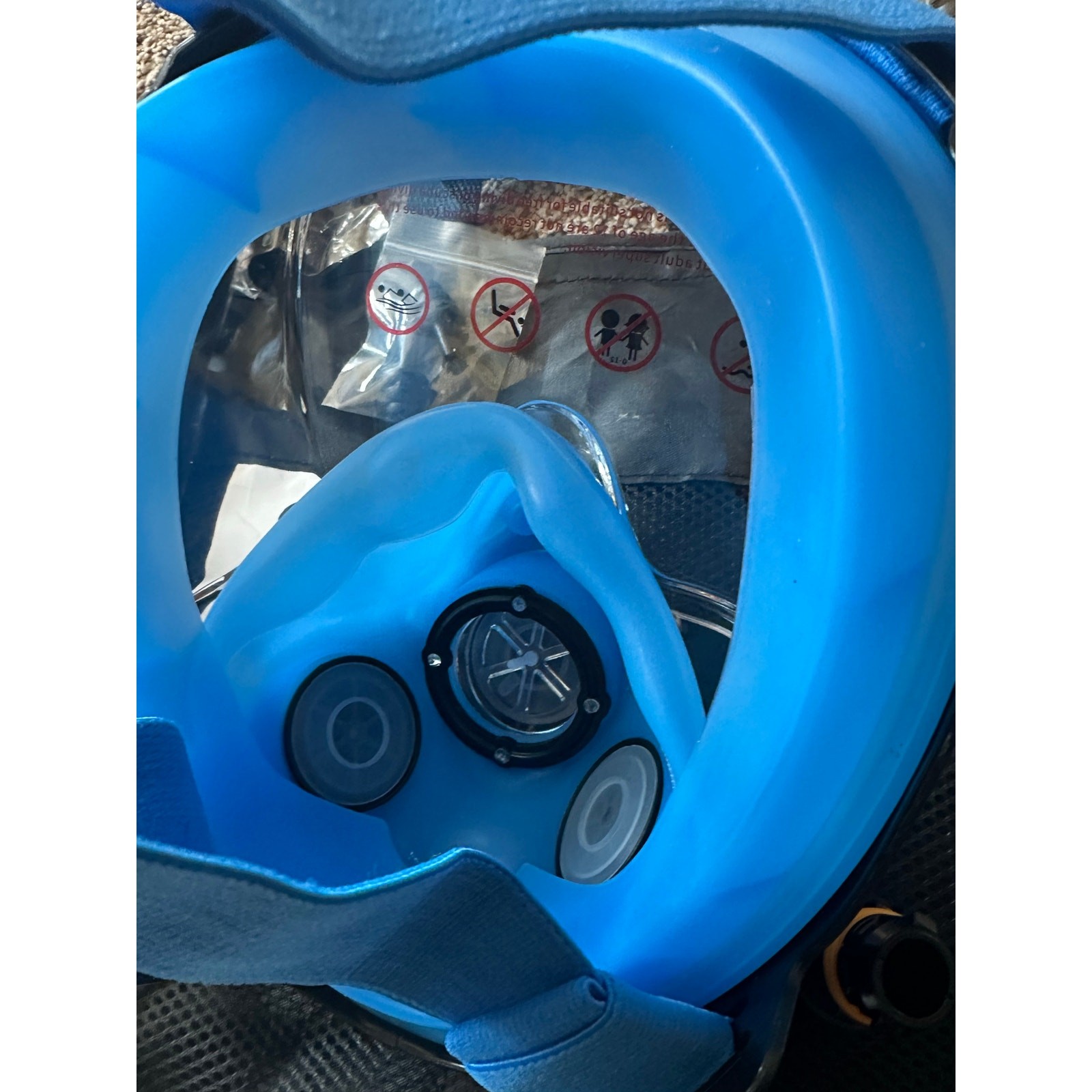 Snorkeling mask