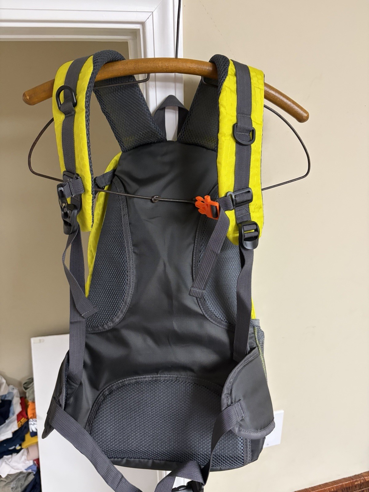NWOT Bug Juice Backpack Yellow Gray Hiking Adjustable Straps Multiple Pockets