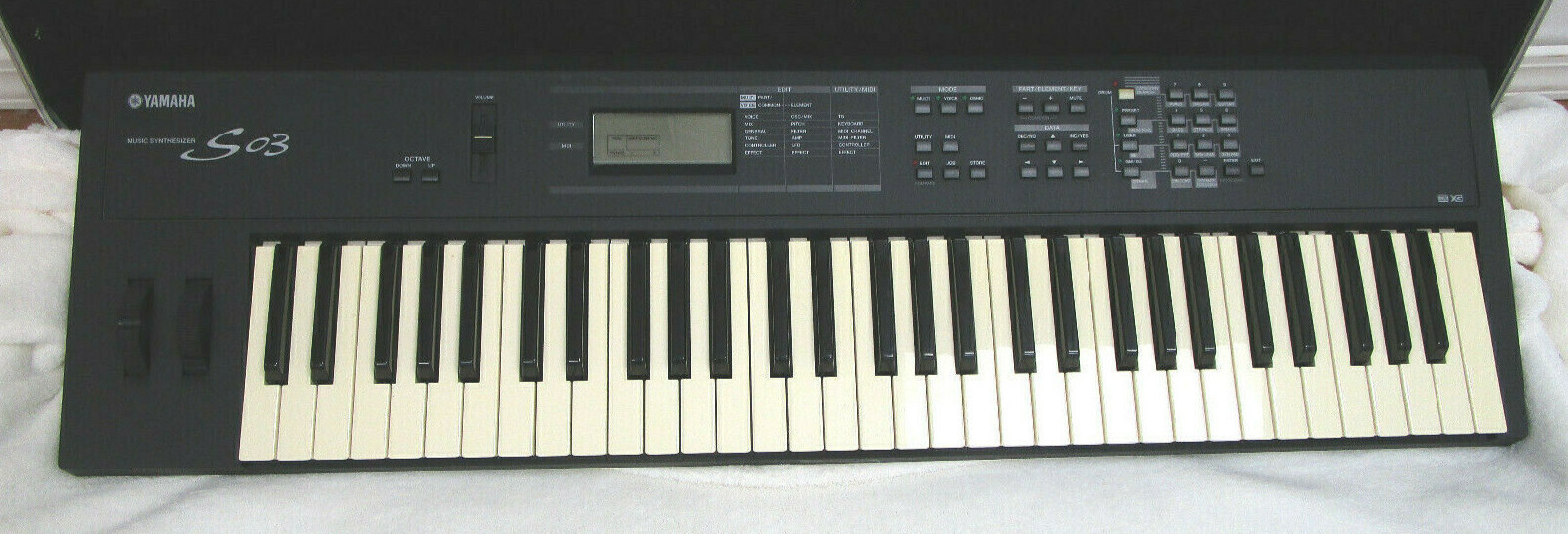 Yamaha S03 Synthesizer 61 Key Polyphonic Workstation Keyboard w/Manual & Cable