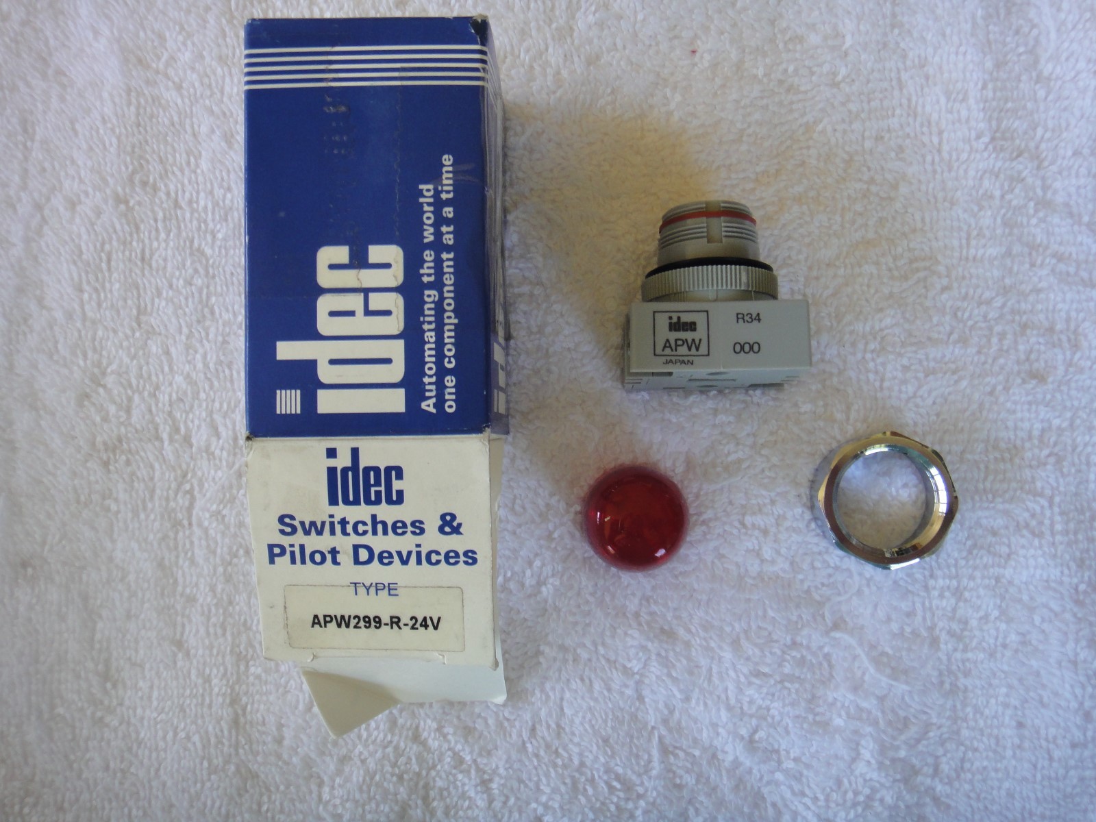 NIB idec Pilot Light Red Lens     APW299-R-24V