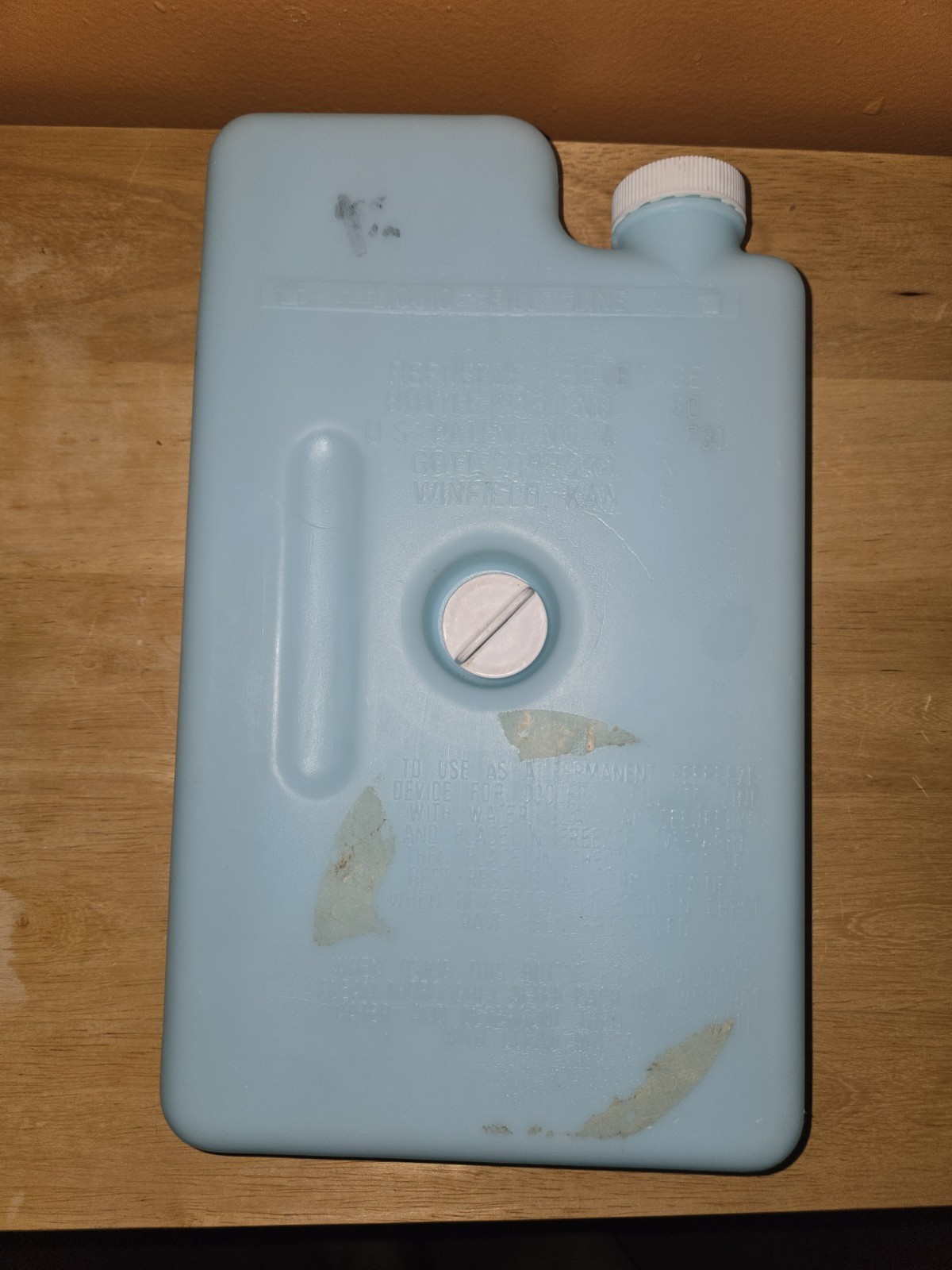 Vintage Gott/Rubbermaid Tote 12 Refreeze Bottle/Ice Pack NICE