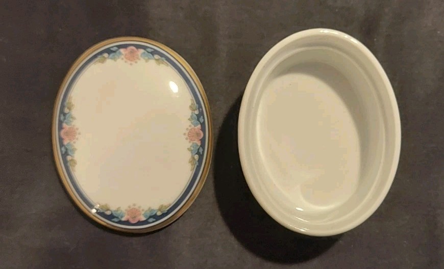 Gorham Chantilly Oval Trinket Box