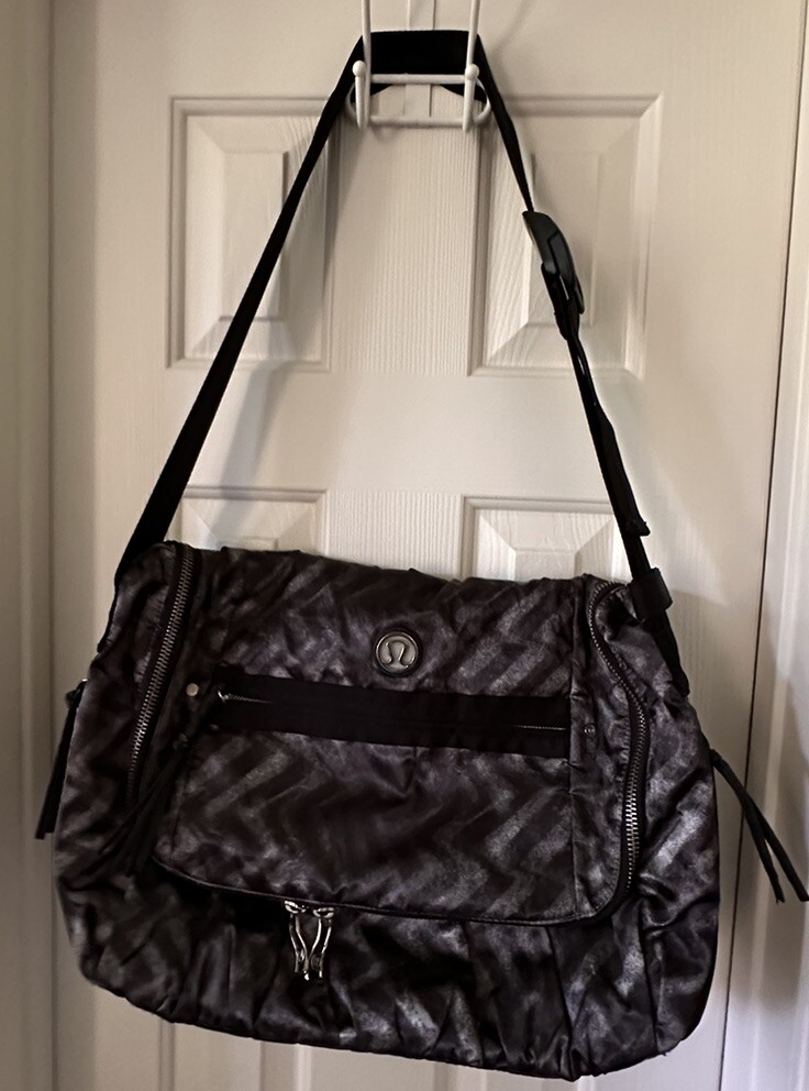 Lululemon Athletica Yoga Moto Messenger Crossbody Laptop Gym Bag
