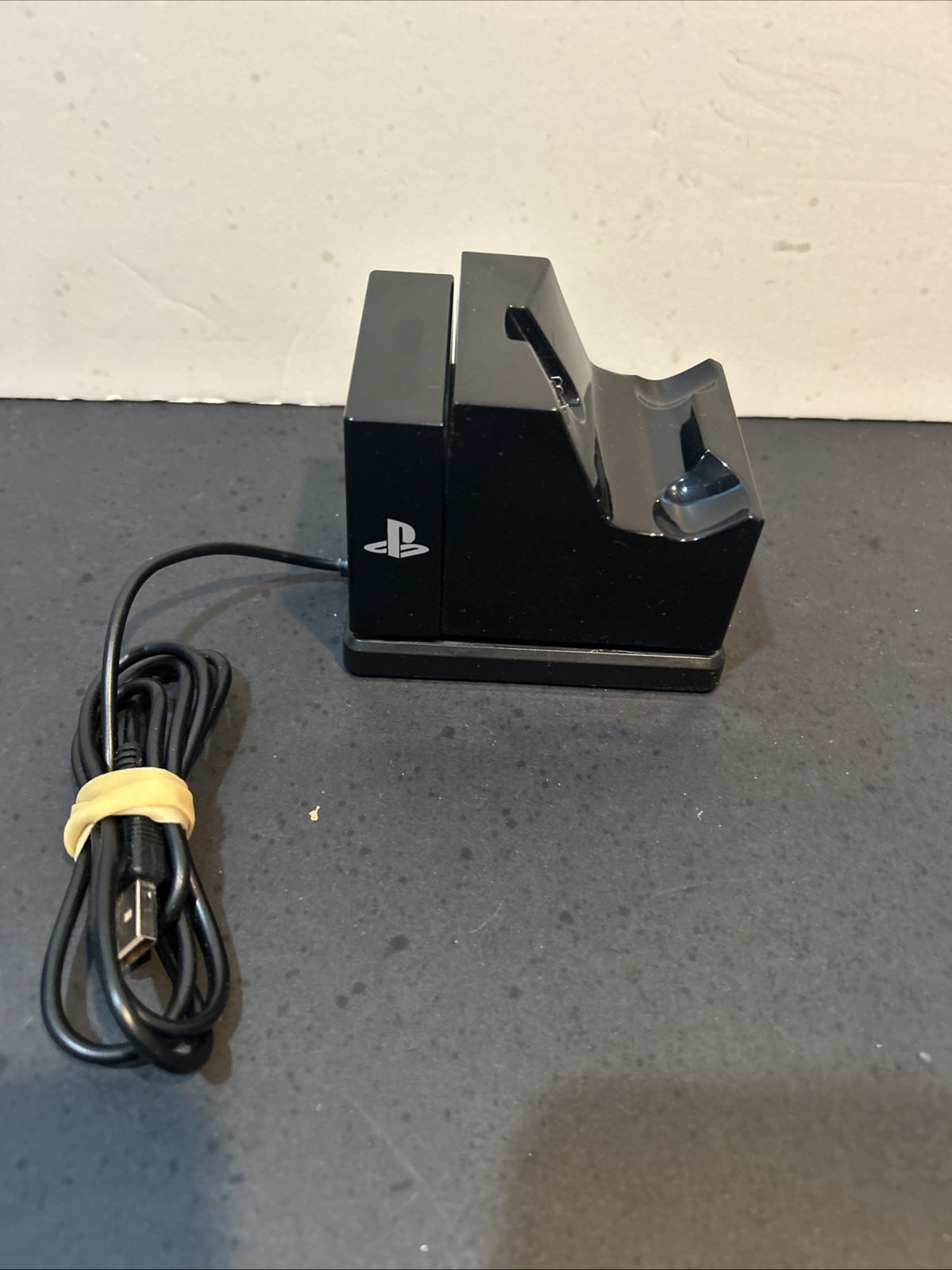 Power A Charging Stand For PlayStation 4 PS4 1346333-01 Tested & Working