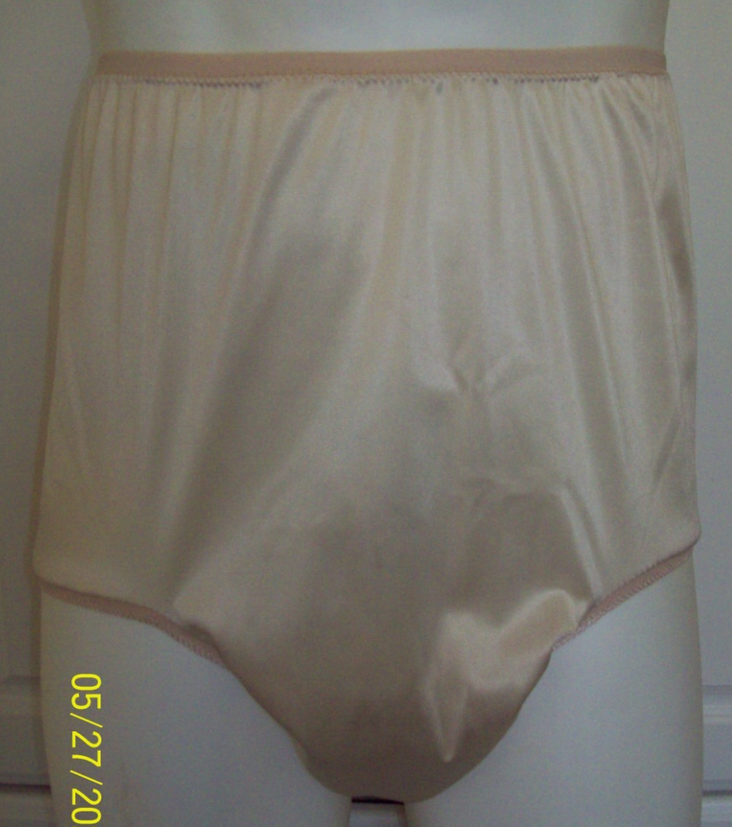 SEAMLESS Beige Nude NYLON TRICOT PANTY 40 DENIER Waist Stretch 26-42" Small