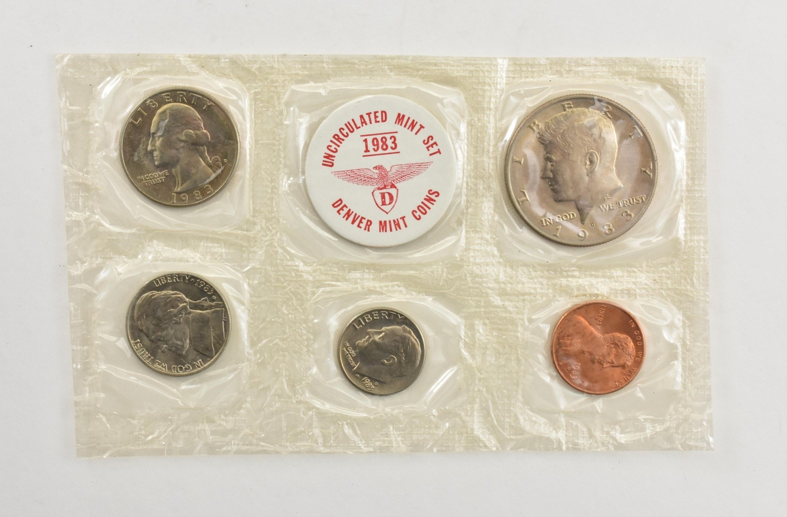 1983-P/D Uncirculated Souvenir Mint Set NO Envelope *8990
