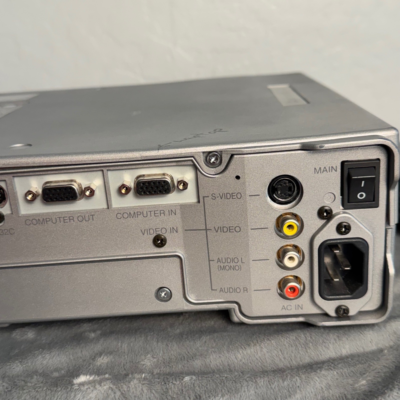 Mitsubishi LVP-X80U LCD Projector Multimedia Video Computer Tested Working