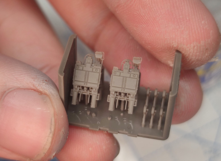 WULA MODELS PF3500121 1/350 US NAVY A/S32A-32 TRACTOR 2 PCS