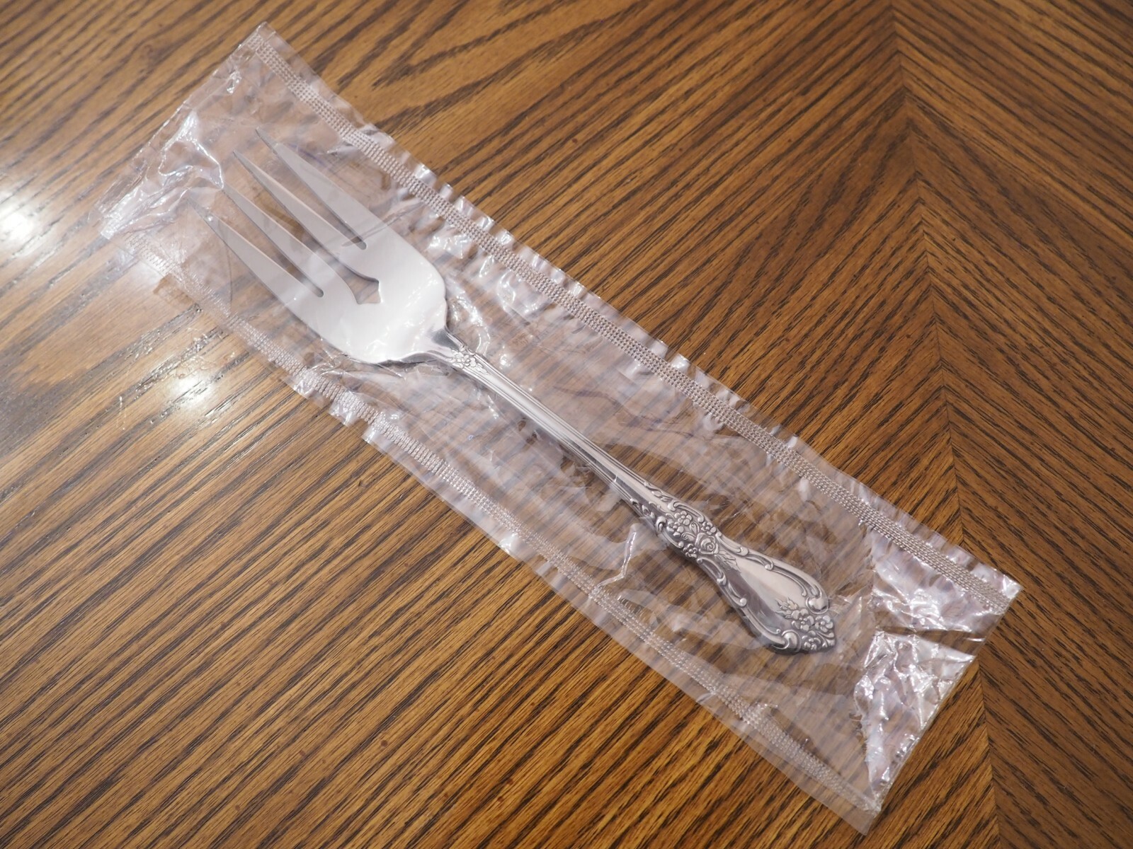 New ONEIDA SILVER Distinction Deluxe HH KENNETT SQUARE (Stainless) Serving Fork