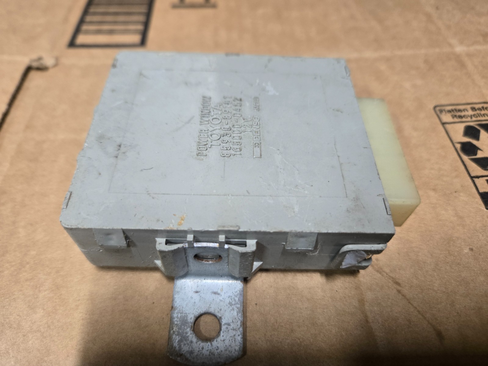 84-89 Toyota 4Runner Rear Tailgate Window Control Module OEM 85930-89101