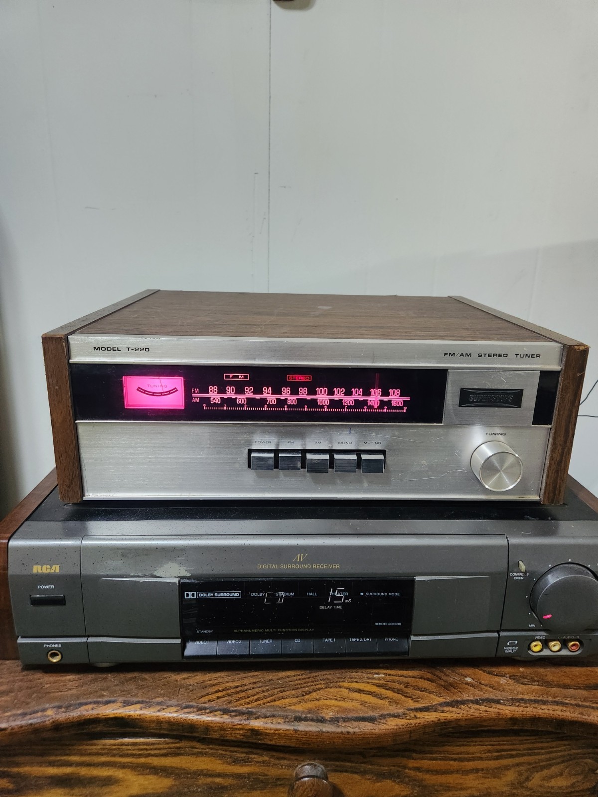 Superscope T-220 Stereo Tuner