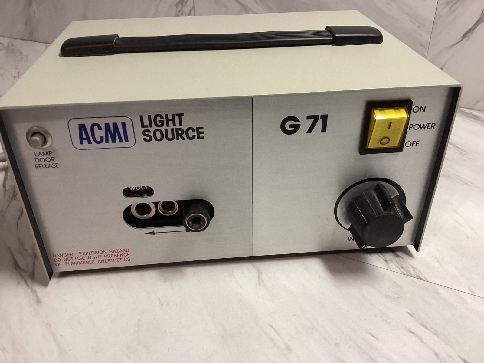 ACMI G71 LIGHT SOURCE. .