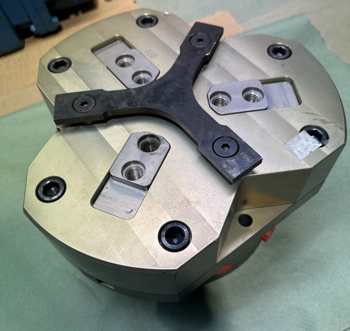 DESTACO RTH-7M-L-SP-V PARALLEL GRIPPER 3-JAW NEW