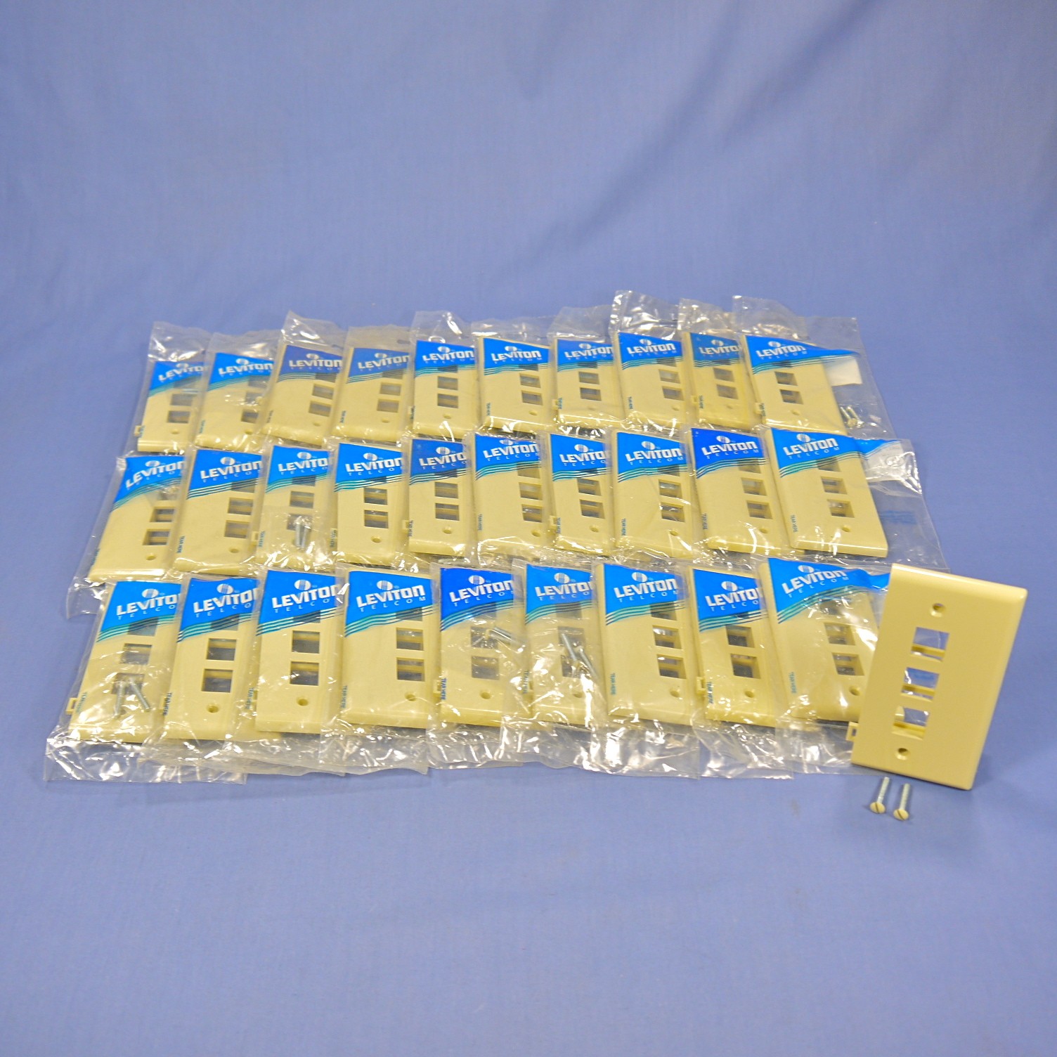 Leviton 40813-I Ivory 3-Port Quickport End Sectional Plastic Wallplates 30-pack
